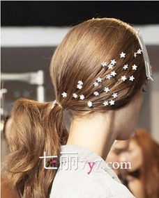 四款韓國甜美發飾發型推薦，甩掉路人味升級街頭潮人，美發飾品銷售攻略