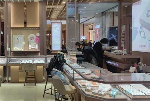 節日促銷點亮“黃金熱”，年輕人引領美發飾品新潮流